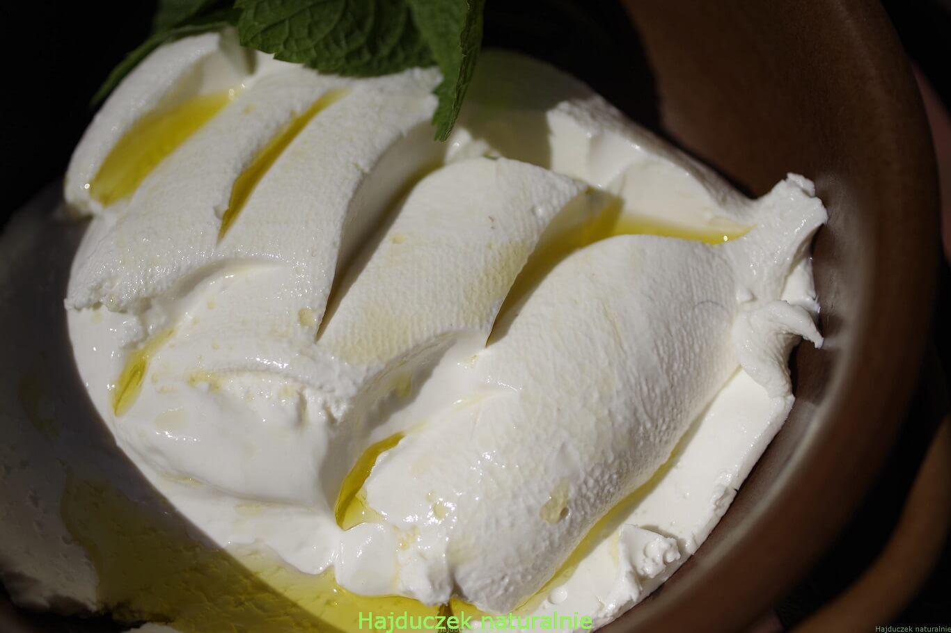 labneh - arabski ser z jogurtu