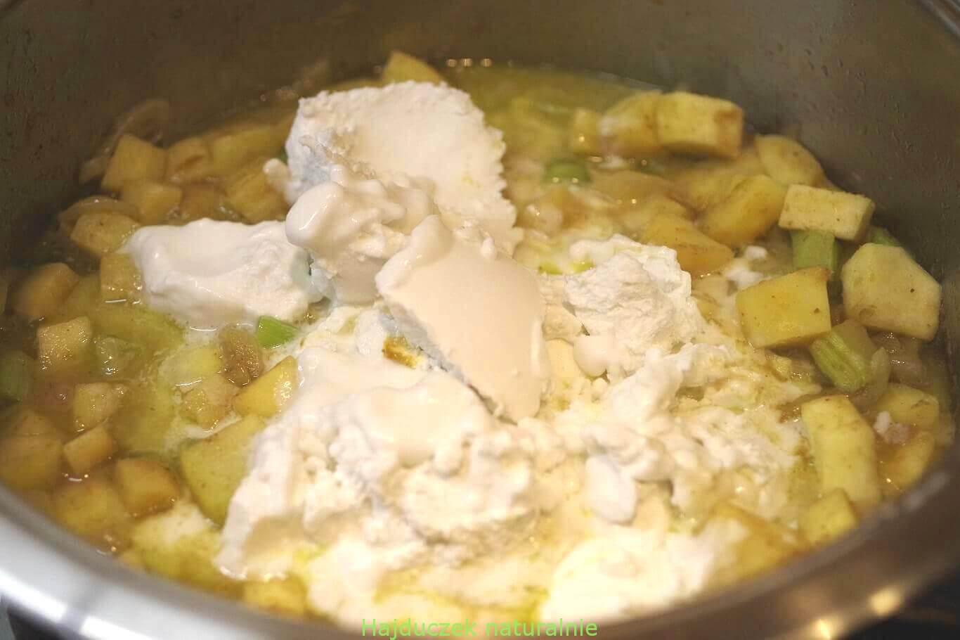 dodajemy mleko kokosowe