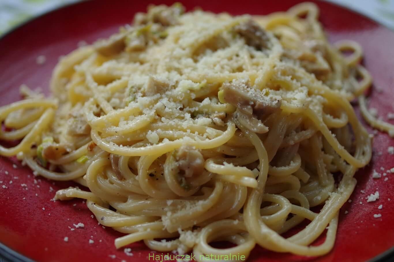 Spaghetti w sosie śmietanowym z boczniakami