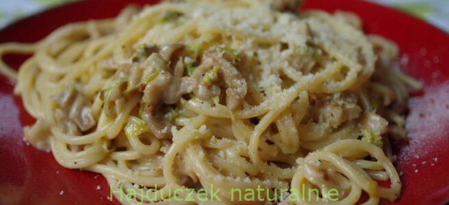 Spaghetti w sosie śmietanowym z boczniakami
