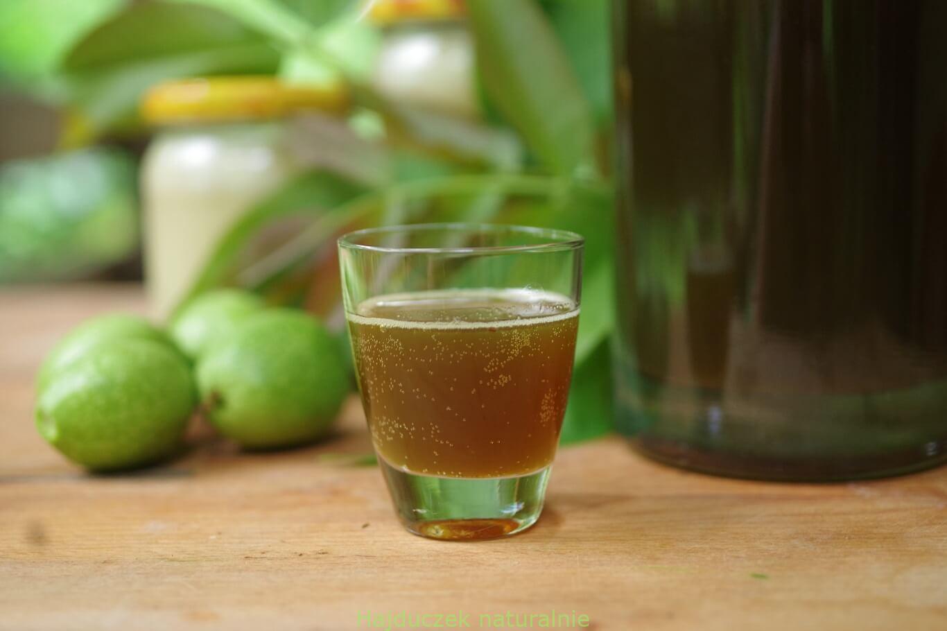 syrop z zielonych orzechów