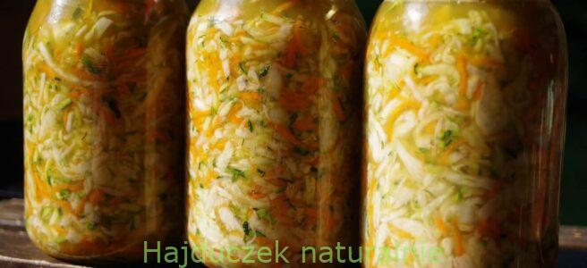 kiszona surówka z cukinii, kapusty i marchewki