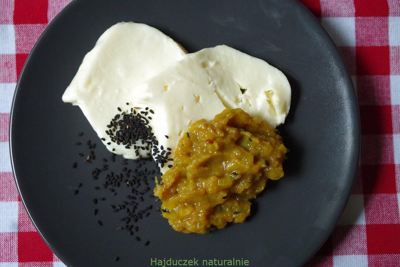 bundz z chutneyem z ananasa