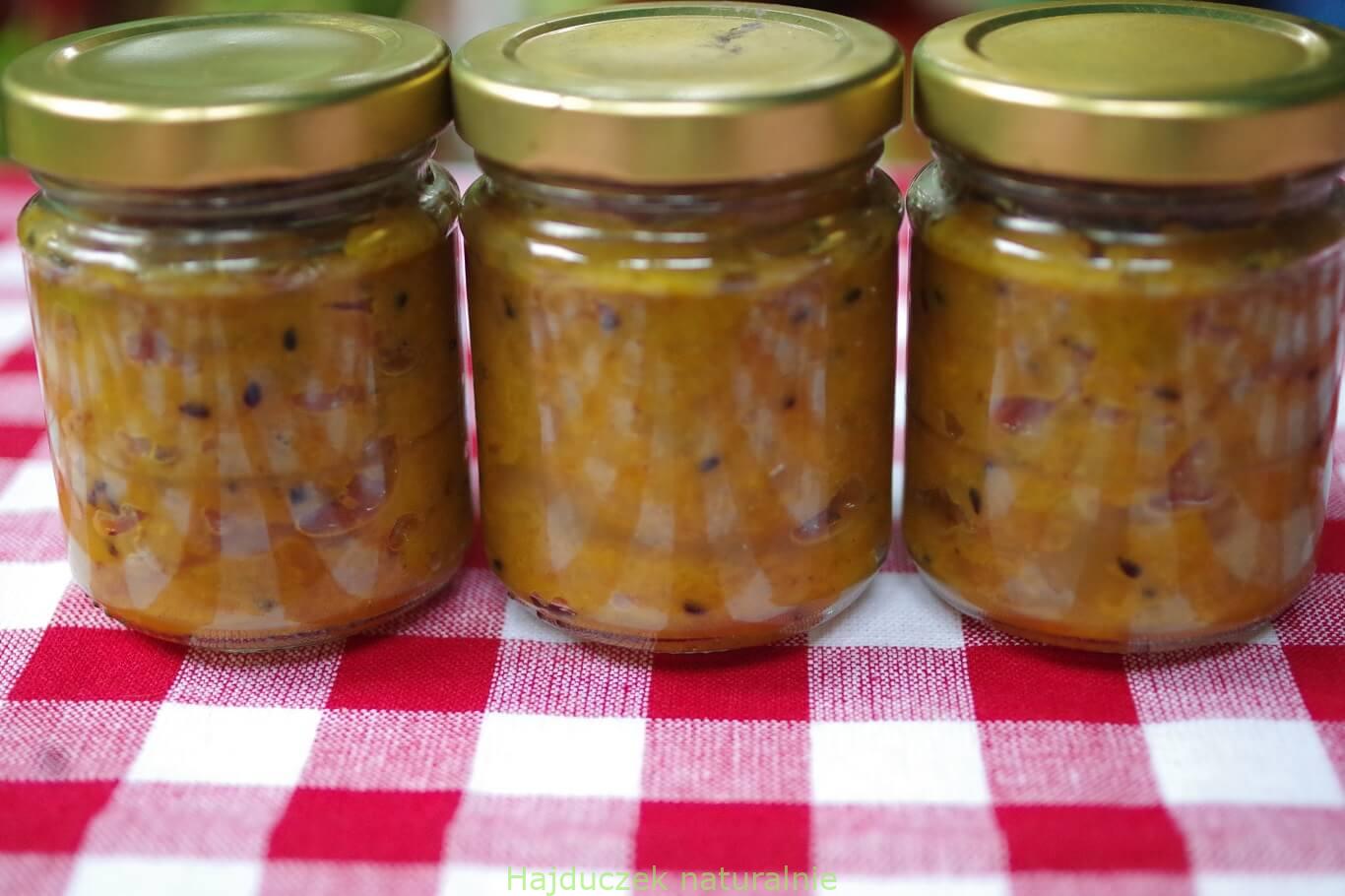 chutney w słoikach