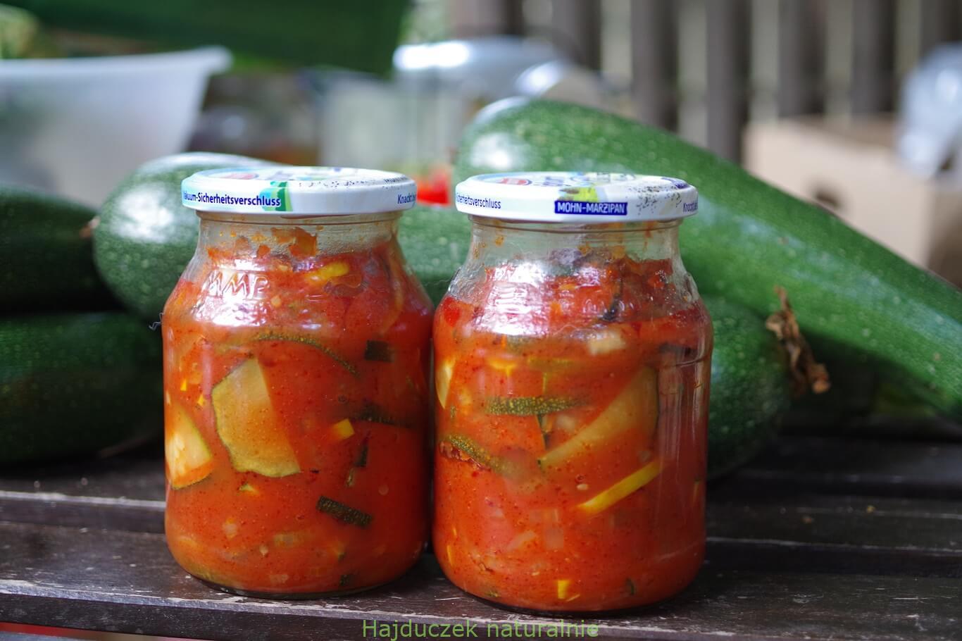 cukinia w pomidorach