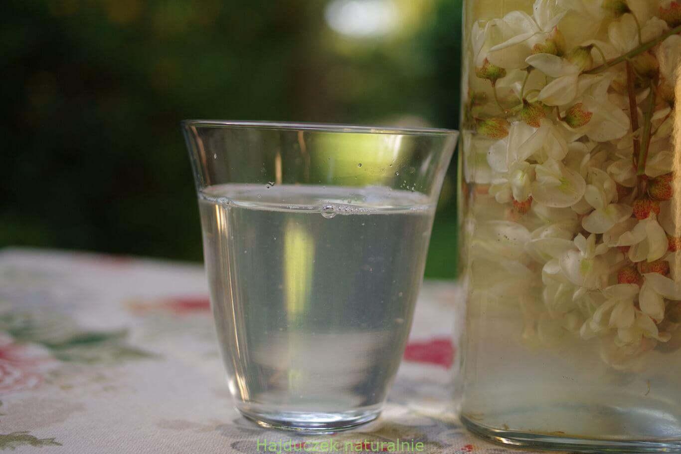 woda akacjowa