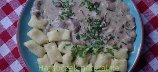 maślaki w śmietanie