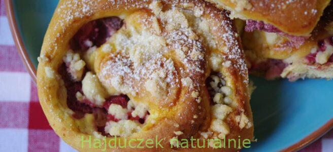 drożdżówki z truskawkami
