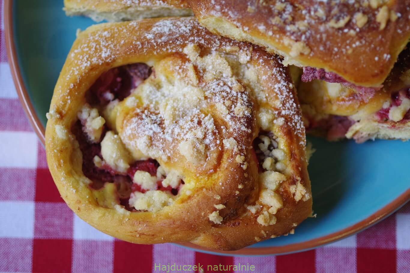 drożdżówki z truskawkami