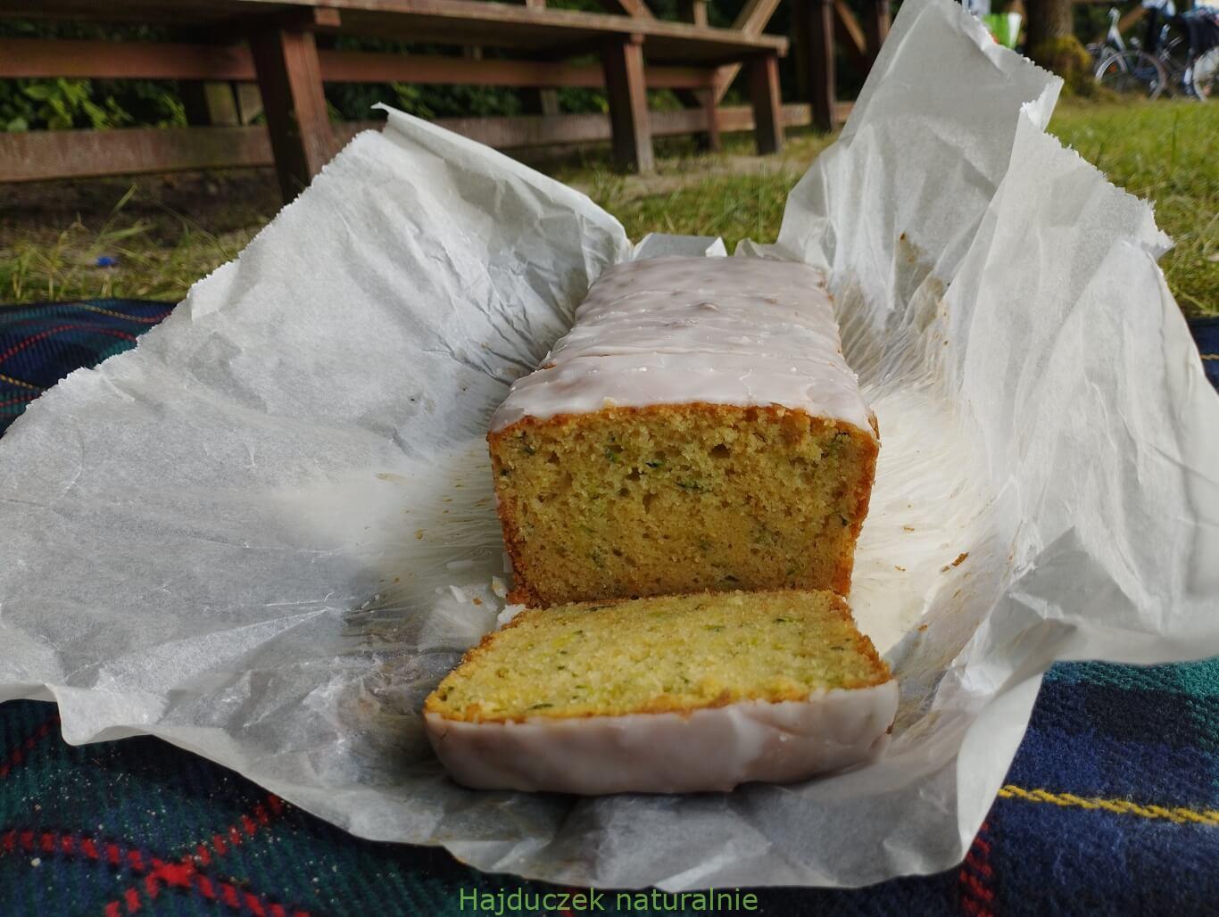 cytrynowa babka z cukinią na pikniku