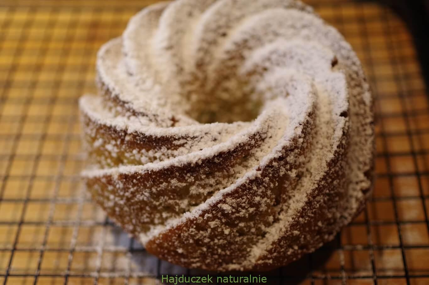 cytrynowa babka z cukrem pudrem