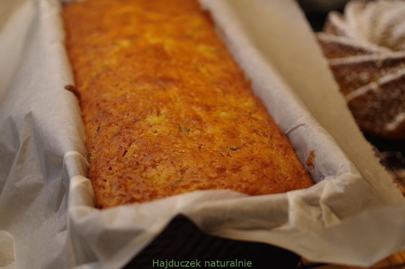 babka po upieczeniu