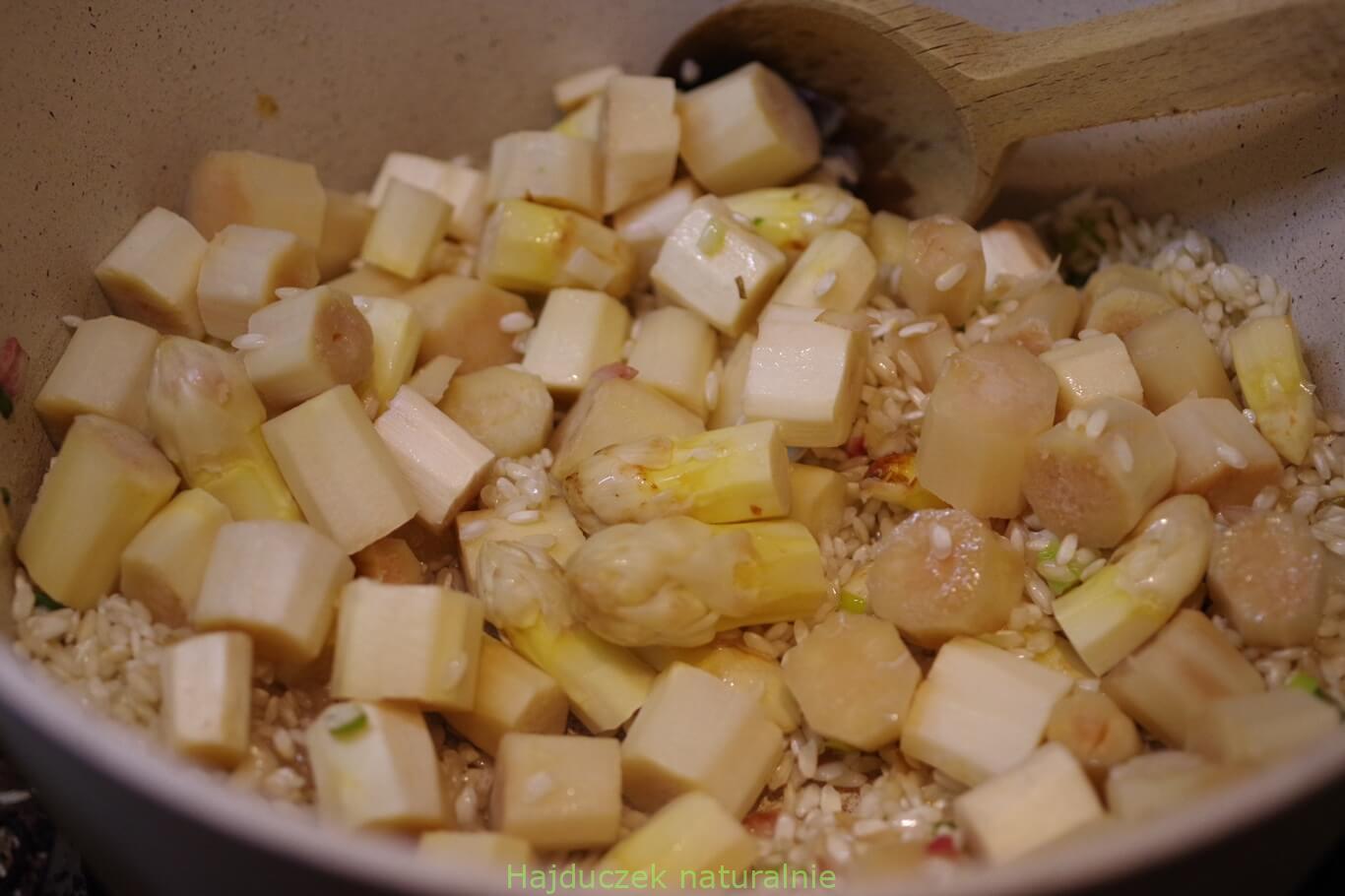 risotto z białych szparagów