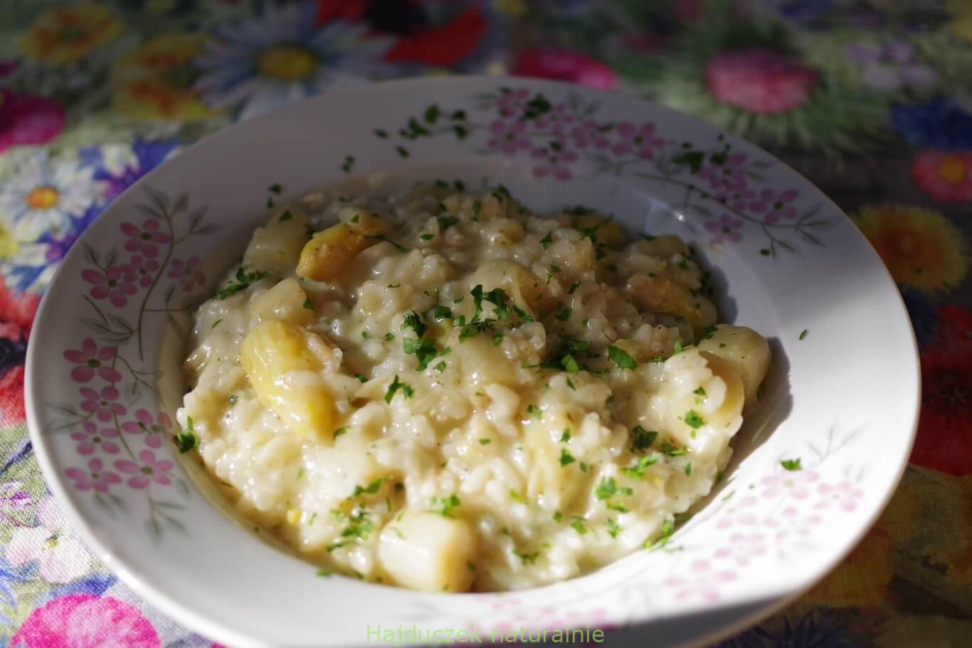 risotto z białymi szparagami