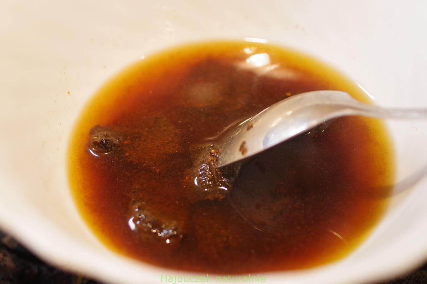 rozprowadzanie pasty miso