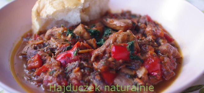 gulasz z boczniaków w stylu burgundzkim