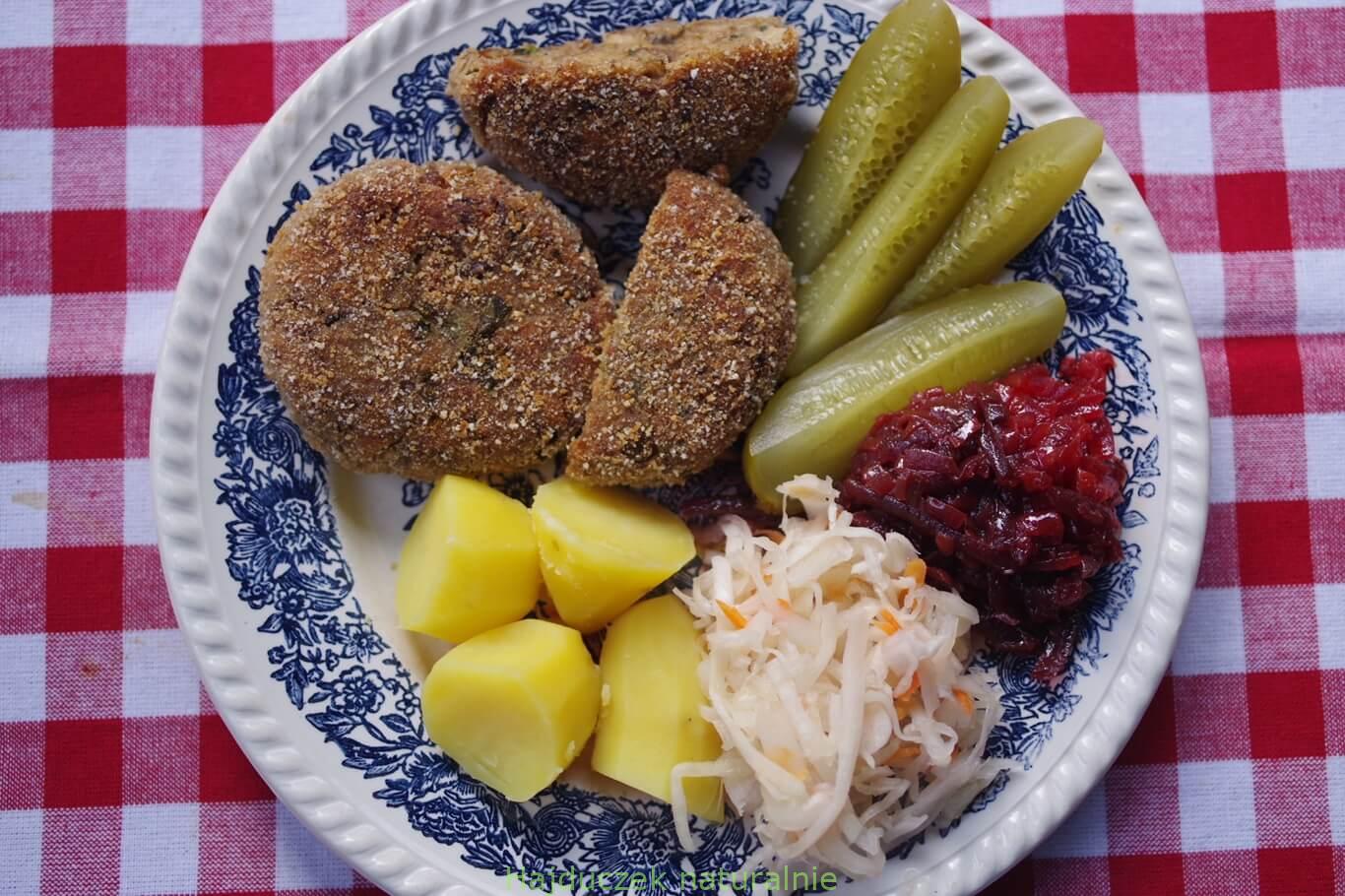 kotlety mielone z boczniaków z kompletem surówek