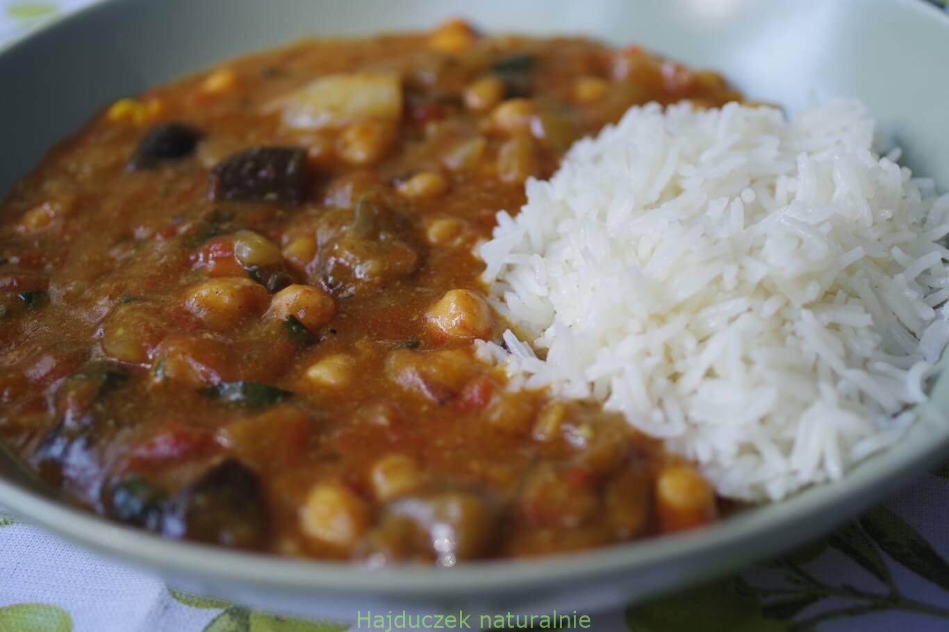 curry z bakłażanów i ciecierzycy