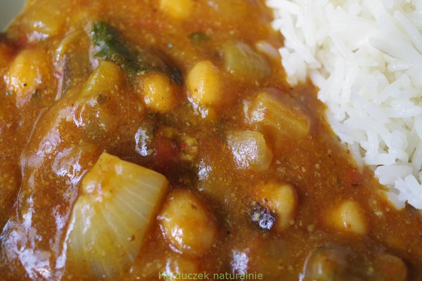 curry z bakłażanów i ciecierzycy