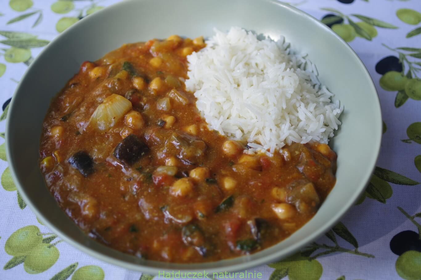 curry z bakłażanów i ciecierzycy