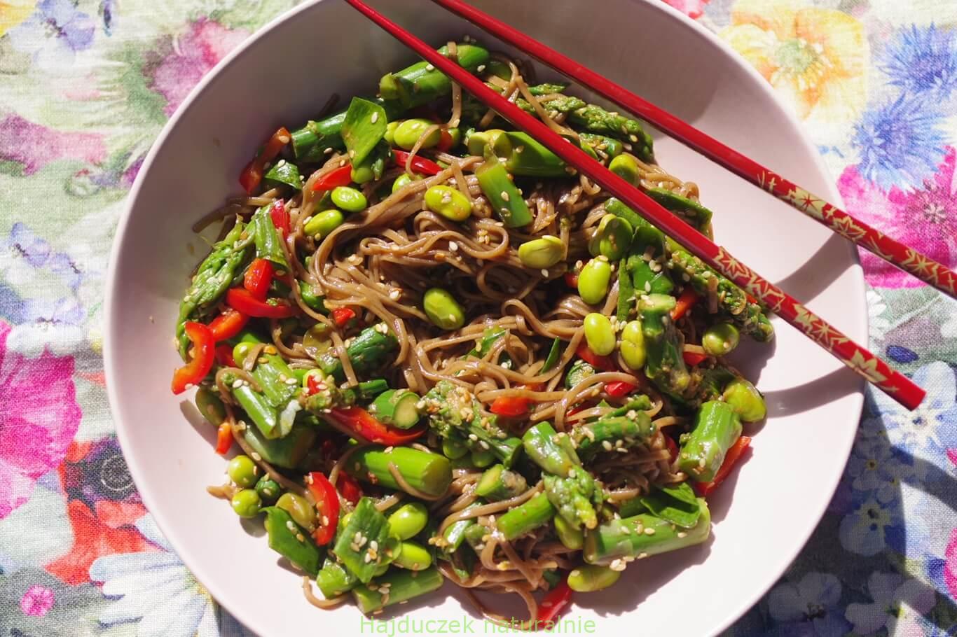 makaron soba ze szparagami