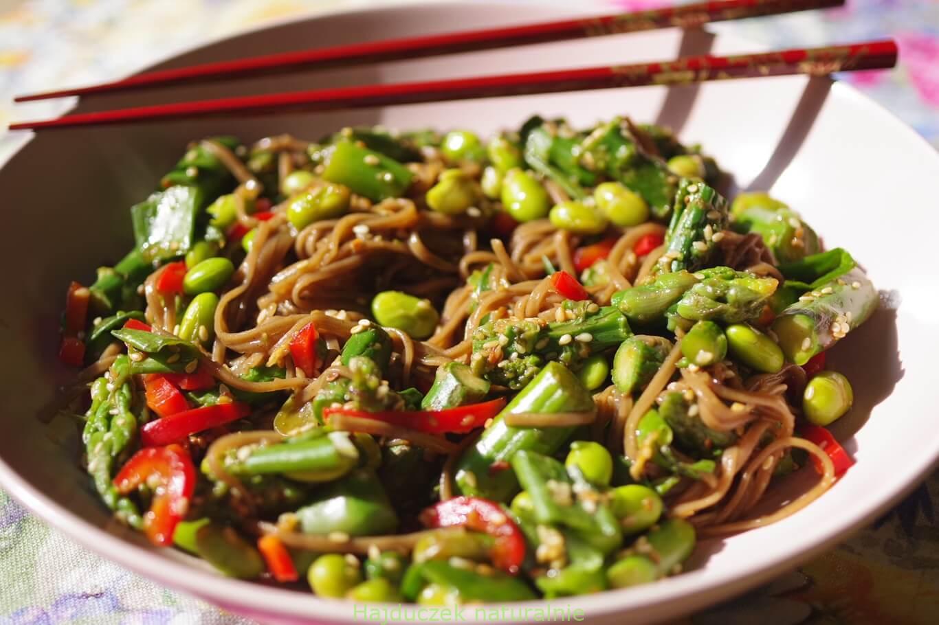 makaron soba ze szparagami