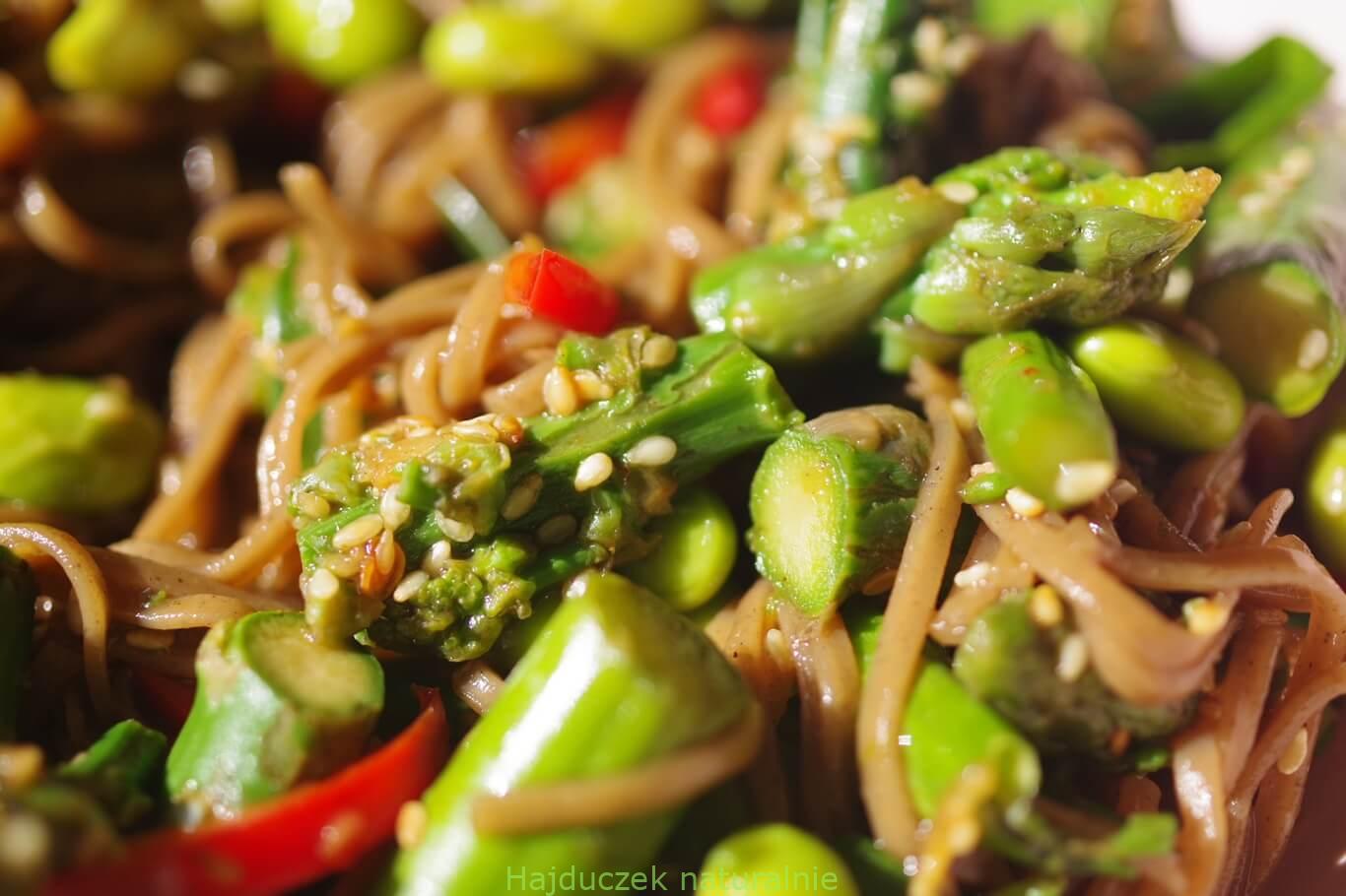 makaron soba ze szparagami