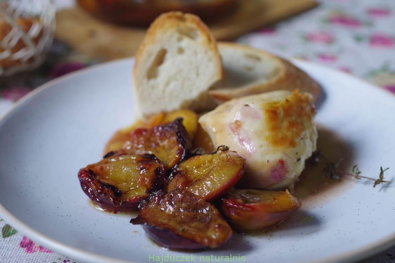 śliwki z halloumi pieczone w airfryerze