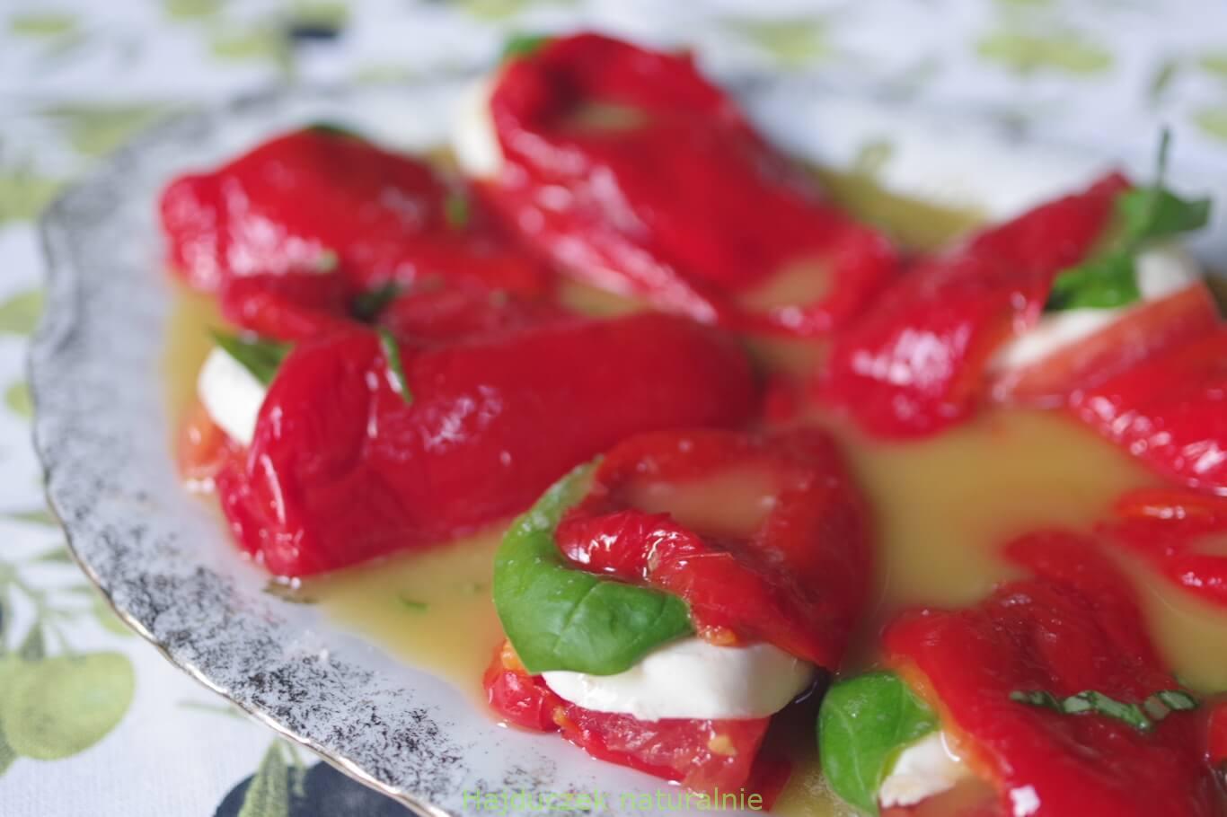 przystawka z papryki z mozzarellą